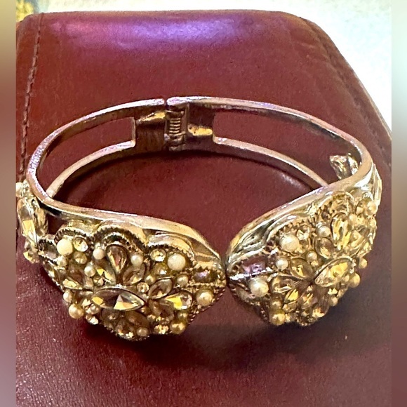 Crystal and silver-tone hinge cuff bracelet - Picture 1 of 4